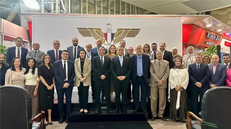 خدمات لا تعرفها يقدمها أول مساعد افتراضي للمسافرين بمطار القاهرة 