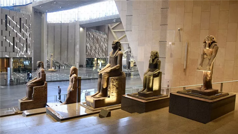 الكهرباء تدفع بـ 80 وحدة توليد متنقلة لتأمين حفل افتتاح المتحف المصري الكبير 