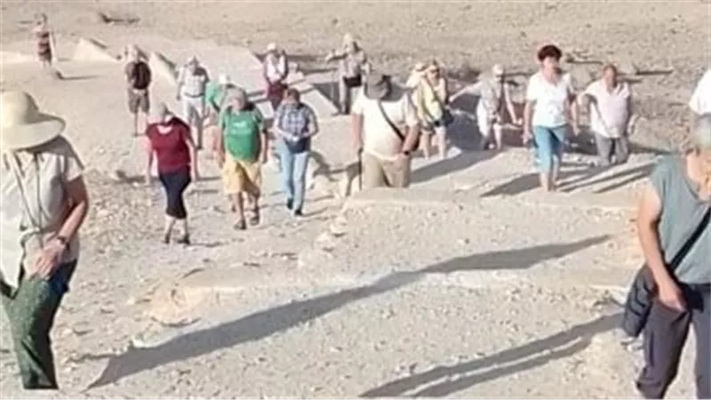 إقبال الوفود السياحية متعددة الجنسيات على زيارة المناطق الأثرية بالمنيا