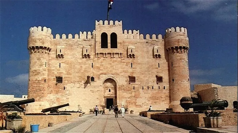 آثار الإسكندرية تعلن تعديل مواعيد فتح وإغلاق قلعة قايتباي خلال الصيف