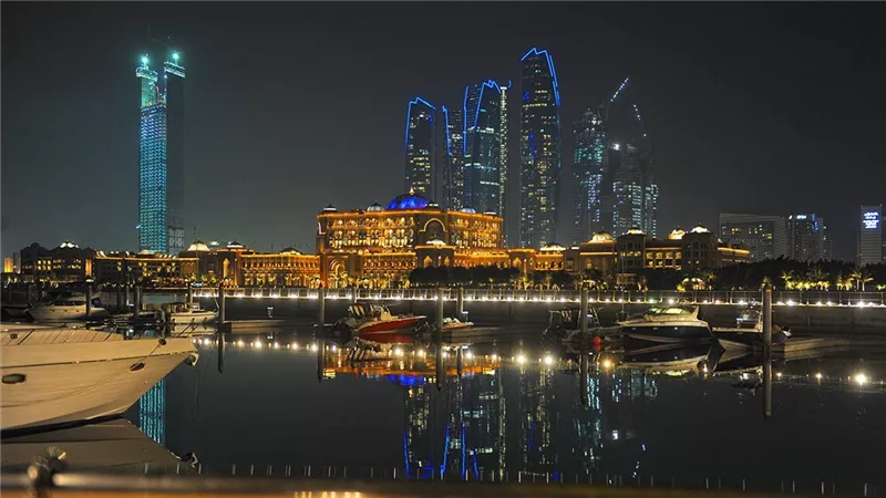اتفاقية استراتيجية بين أبوظبي وإكسبيديا للترويج في 15 سوق عالمي