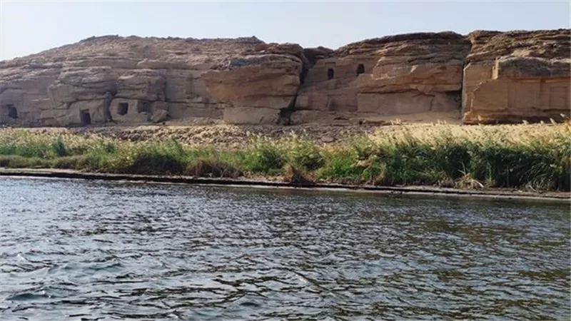 جبل السلسلة حلقه وصل للمعابد علي الضفة الغربية للنيل