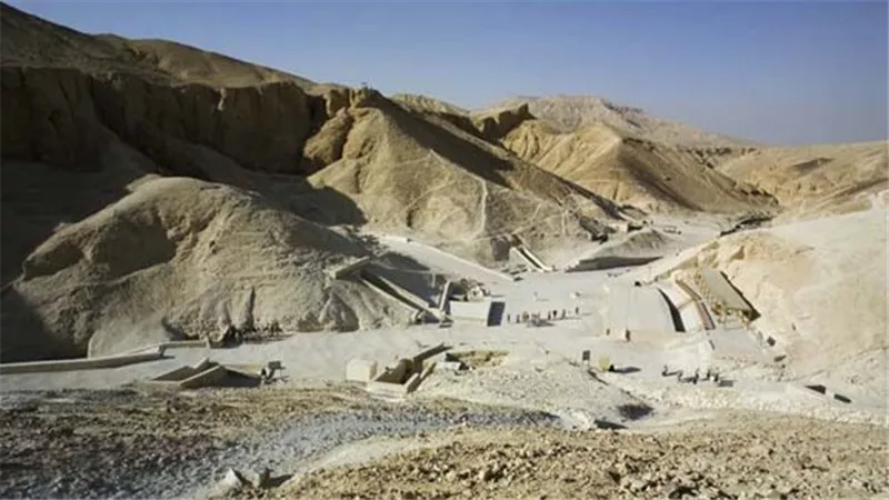 التفاصيل الكاملة لضبط وترحيل بلوجر أمريكي ومنعه من دخول مصر