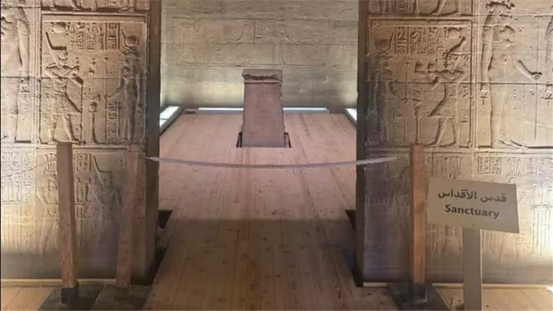 غلق مفاجئ لقدس الأقداس بمعبد فيلة بمحافظة أسوان (خاص)