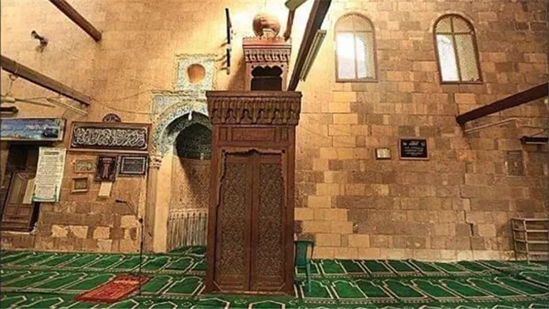 جامع الفكهاني..المسجد المعلق صاحب الاربع وجهات 