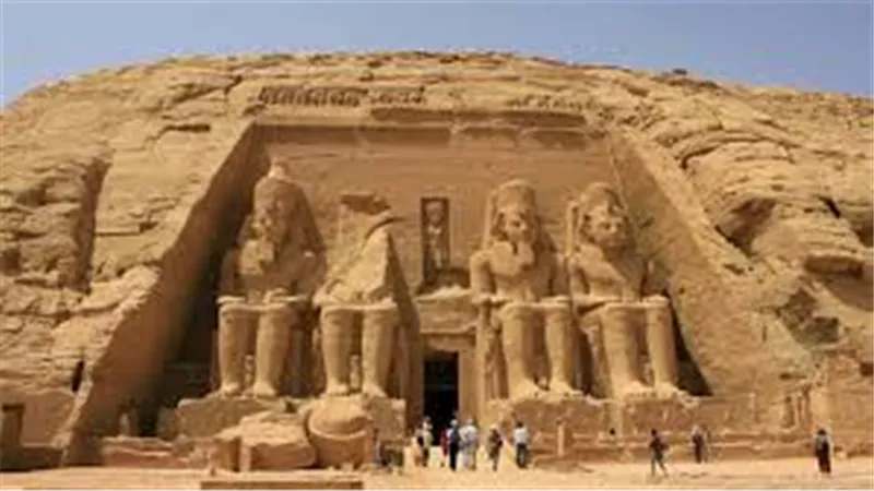 خبير سياحي: مصر تشهد لأول مرة قوائم انتظار لزيارة المقاصد السياحية | خاص