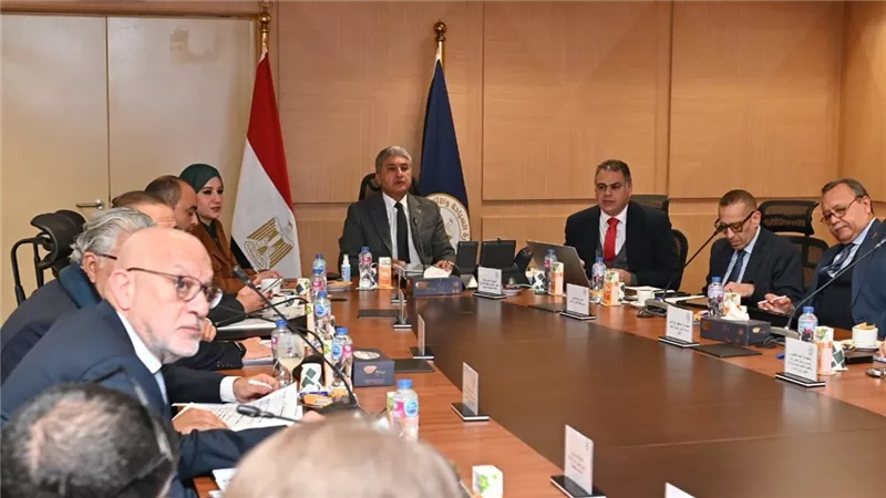 السياحة والآثار: استهداف 48 سوقا بالأنشطة الترويجية وزيادة 25% في حركة الطيران