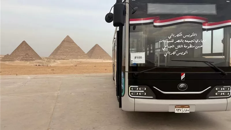 أتوبيس النصر للسيارات الكهربائية تدخل منظومة نقل زوار أهرامات الجيزة