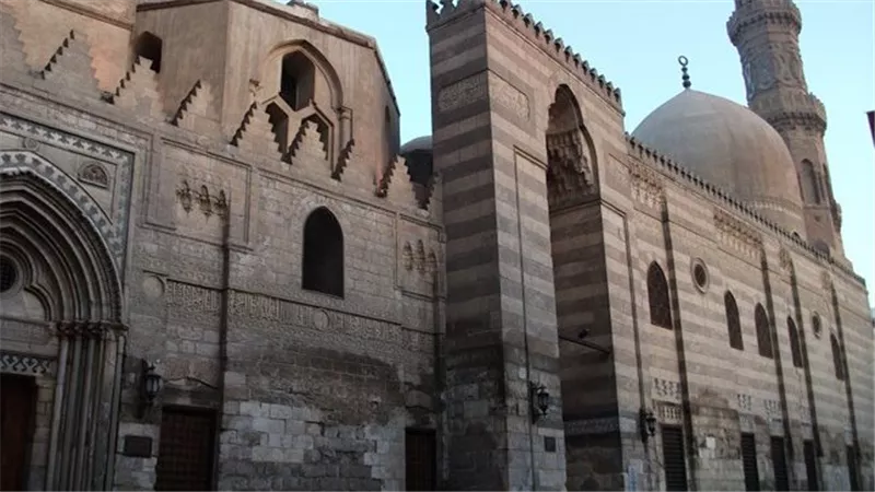 مدرسة وخانقاة السلطان برقوق..مكان يجمع بدراسة المذاهب الأربعة والطريقة الصوفية