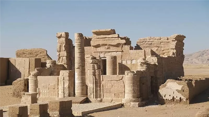 دير الحجر..تحفة معمارية فريدة في واحة الداخلة