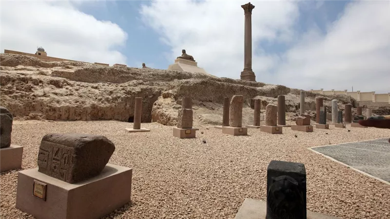 عمود السواري..أشهر معالم الإسكندرية القديمة أقامه الإمبراطور دقلديانوس