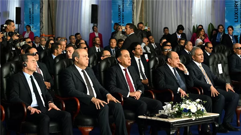 رئيس الوزراء: طائرة مصر للطيران الجديدة ضمن رؤية الرئيس الشاملة