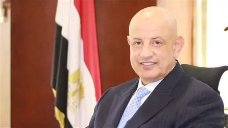 الطيار وائل النشار يثمّن جهود العاملين بالمصرية للمطارات