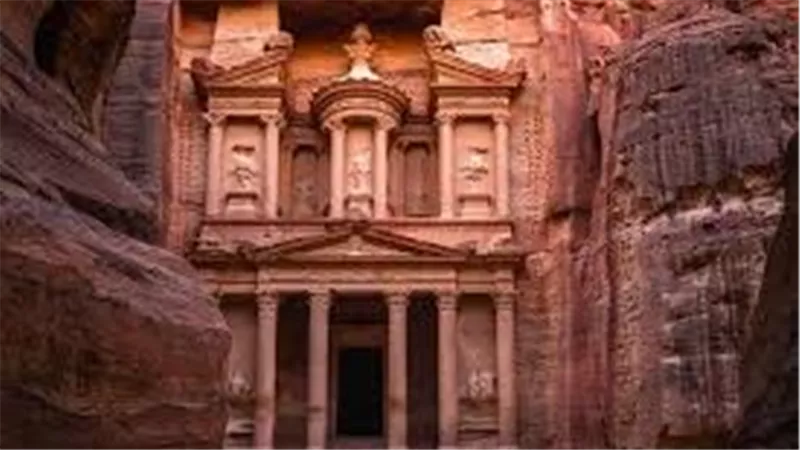 إلغاء جميع الحجوزات السياحية في البترا خلال مارس بسبب الظروف الإقليمية