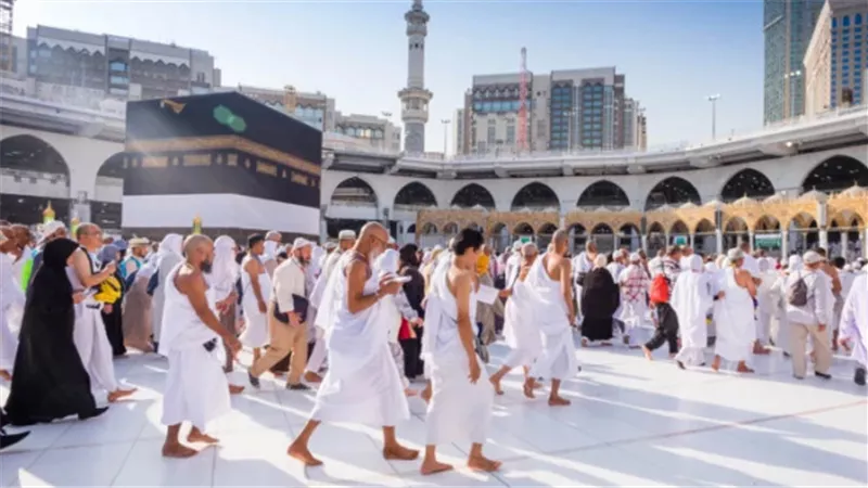 للمعتمرين.. عربات مجانية للتحلل من النسك بالحرم 