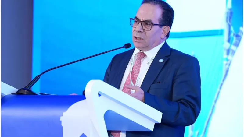 هل يتأثر القطاع بارتفاع أسعار الوقود؟ خبير سياحي يجيب