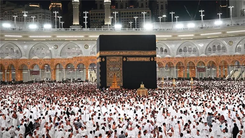 تحذير سعودي من المظاهر السياسية والمذهبية بالحرمين الشريفين
