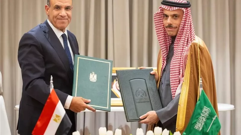 مصر والسعودية توقعان اتفاقية للإعفاء المتبادل من التأشيرات 