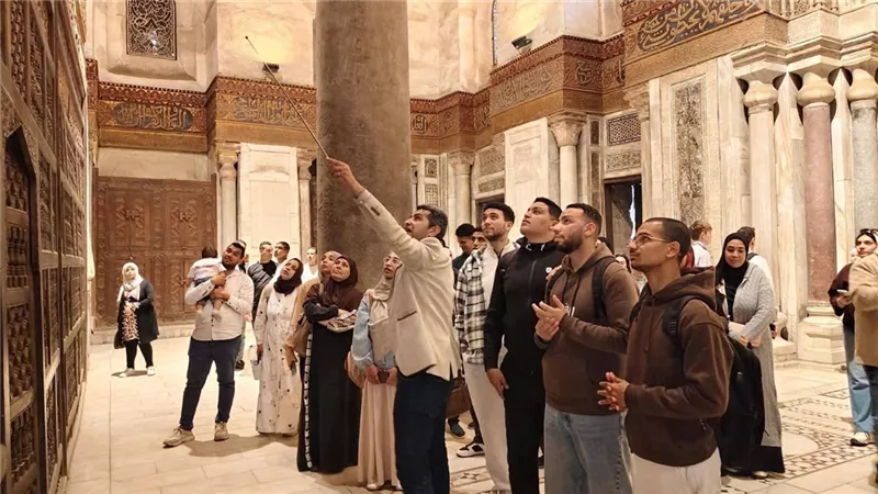 زيارة لمعالم مصر الإسلامية في شارع المعز لطلبة شعبة اللغة الفارسية بعين شمس