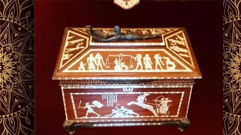 متحف ركن فاروق يعرض صندوقًا خشبيًا فاخرًا مطعمًا بالصدف يجسد روعة الفن المصري 