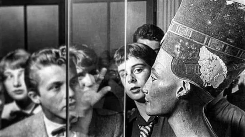العرض الأول لتمثال نفرتيتي في برلين عام 1923.. لحظة أيقونية في تاريخ الآثار