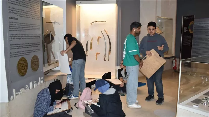 إقبال كبير من طلاب الجامعات لزيارة متحف الفن الإسلامي 