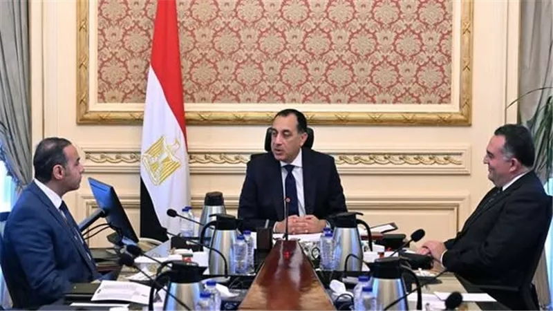 رئيس الوزراء يجتمع برئيسي هيئة الرقابة المالية والبورصة المصرية