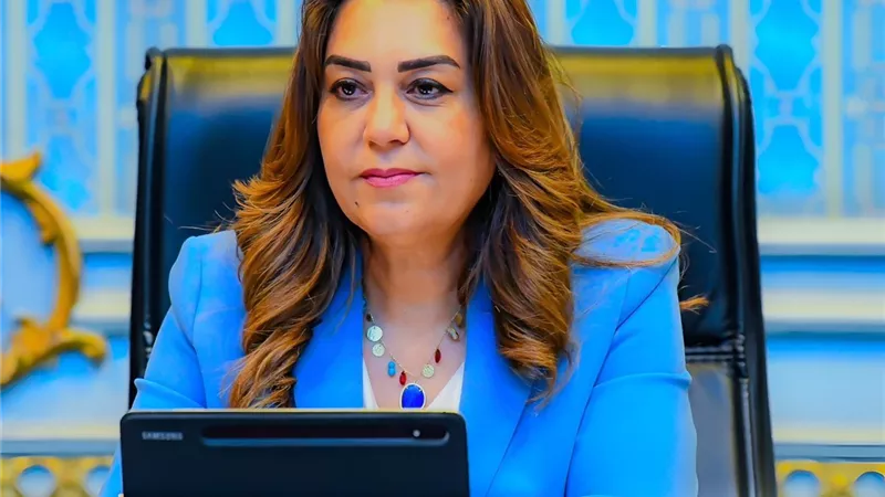 وزيرة التنمية المحلية والبيئة : توريد ٥٧ محطة رصد لملوثات المناخ قصيرة الأجل 