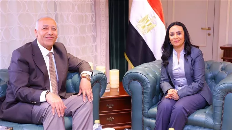 وزيرة التضامن الاجتماعي تلتقي رئيس مجلس إدارة شركة 