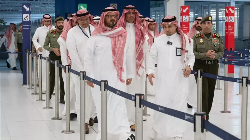 ‏نائب أمير منطقة مكة يتفقد مجمع صالات الحج بمطار الملك عبدالعزيز الدولي