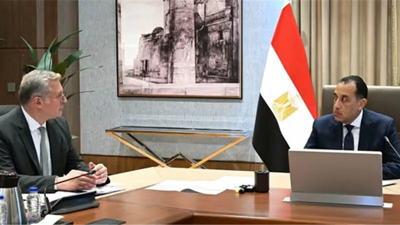 رئيس الوزراء يلتقي وزير البترول والثروة المعدنية لمتابعة عددٍ من ملفات العمل