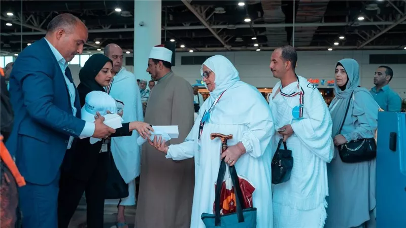 إنطلاق أولى رحلات حجاج الجمعيات الأهلية اليوم 