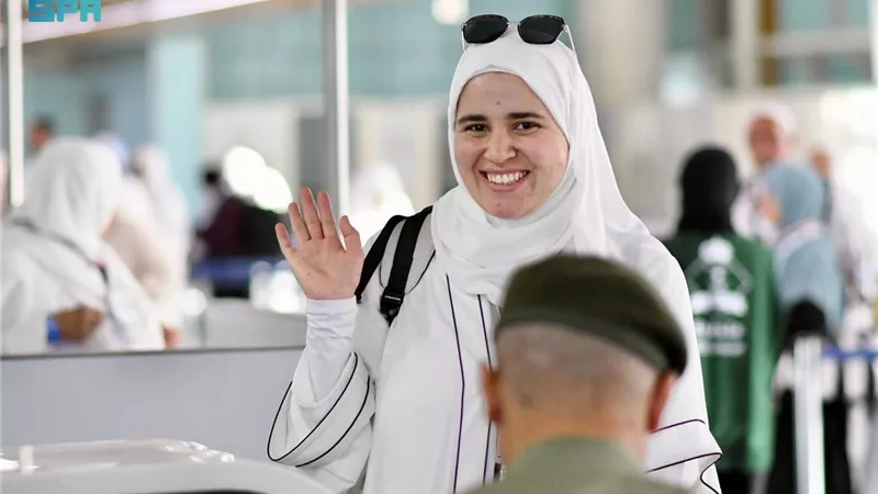 كيف استقبلت جوازات مطار الأمير محمد بن عبدالعزيز أولى رحلات حجاج مصر ؟