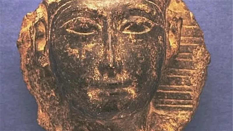 وجه ملكي من الحجر.. هيبة مصرية خالدة تنبض من قلب البازلت عبر آلاف السنين
