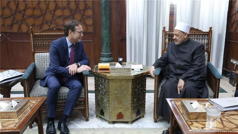 شيخ الأزهر يعرب عن تقديره لمواقف إسبانيا الرافض للعدوان على غزة