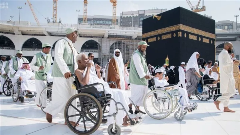 للمعتمرين.. أبرز خدمات كبار السن وذوي الإعاقة بالحرمين الشريفين