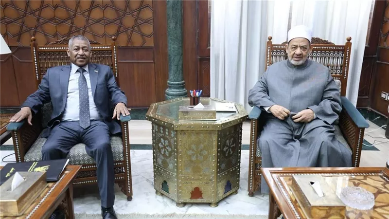 10 الاف طالب سوداني.. الأزهر يستقبل السفير السوداني بالقاهرة 