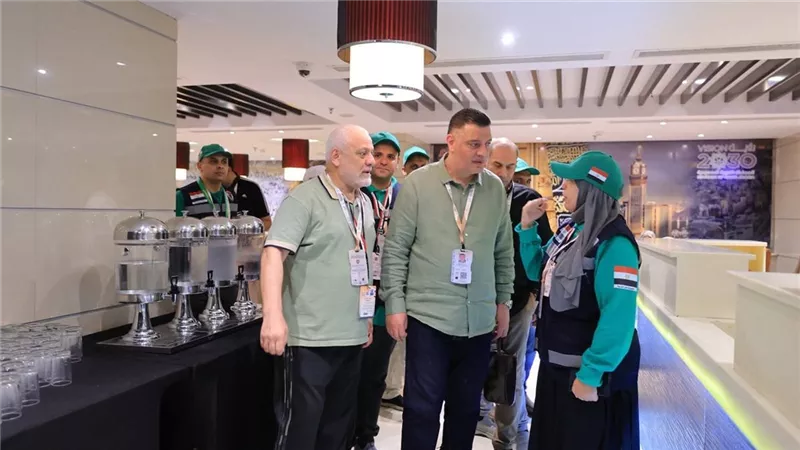 رئيس البعثة الرسمية لحج الجمعيات الأهلية يتفقد الوجبات بالفنادق 
