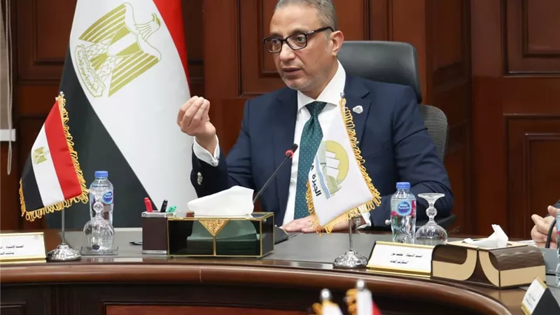 محافظ الجيزة يستبعد نائب رئيس أوسيم ويحيل قيادات للتحقيق بسبب التقصير
