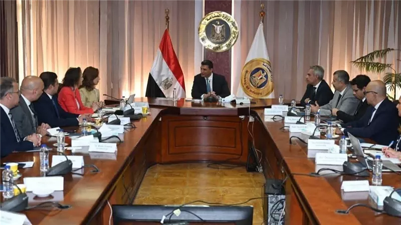 توفر 1000 فرصة عمل.. إقامة مشروع صناعي في مصر لصناعة المنتجات الزجاجية