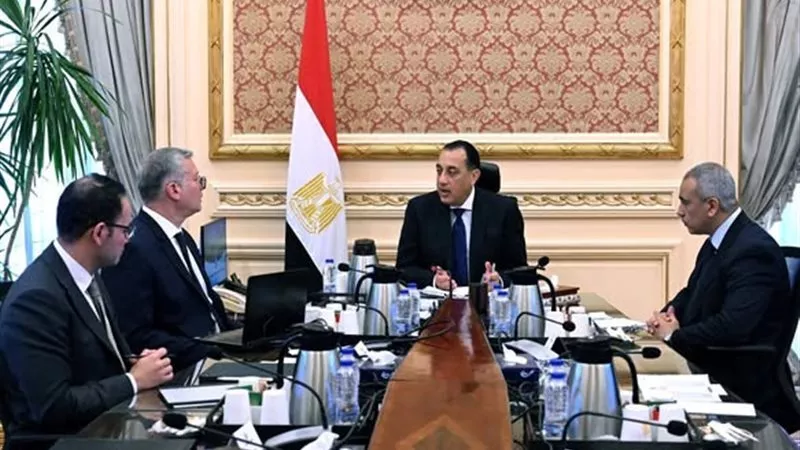 رئيس الوزراء يتابع مع وزير البترول عدداً من ملفات عمل الوزارة
