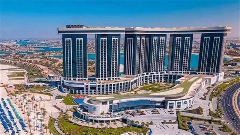 العلمين الجديدة 2026.. كيف تحولت إلى عاصمة السياحة والاستثمار في مصر؟