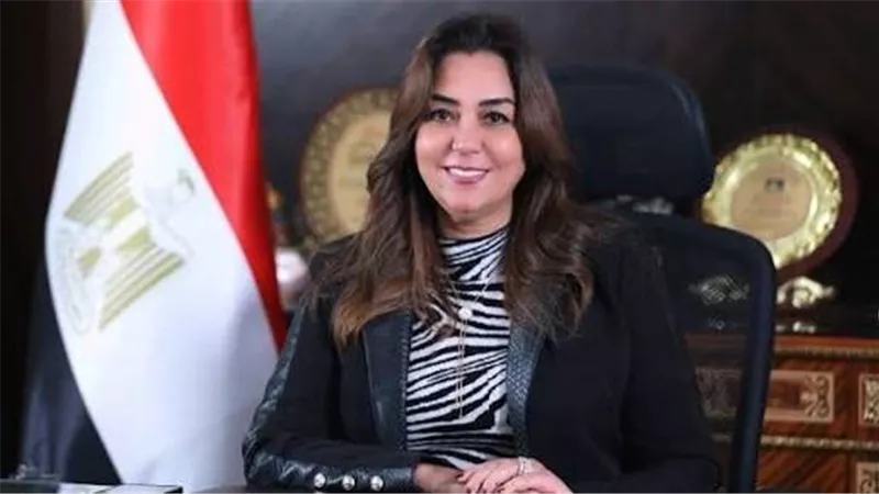 وزيرة التنمية المحلية والبيئة تتابع شكاوى المواطنين بالمحافظات.. تدخلات فورية