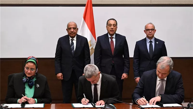رئيس الوزراء يشهد توقيع اتفاقيتي لمحطة طاقة رياح جبل الزيت قدرة 580 ميجاوات