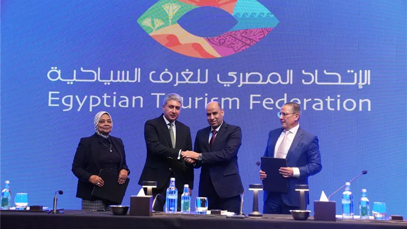 وزيرا العمل والسياحة يطلقان مبادرة تعاون بشأن تراخيص عمل الأجانب 