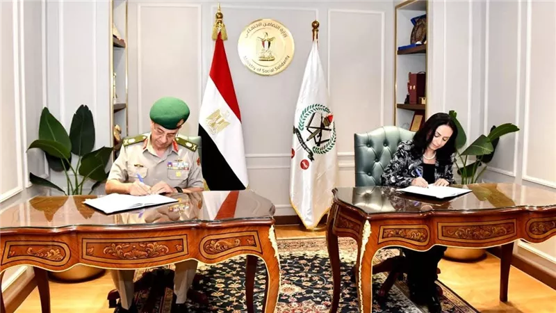 القوات المسلحة توقع بروتوكولى تعاون مع وزارة التضامن الإجتماعى وجامعة القاهرة 