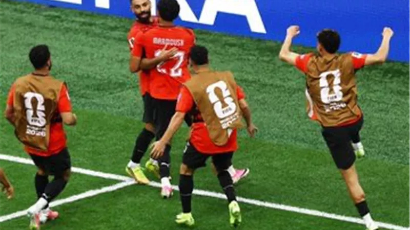 سفير عُمان بالقاهرة يهنئ منتخب مصر بفوزه في بطولة كأس العالم