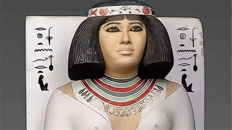 تمثال الأميرة نفرت.. تحفة فنية تخطف أنظار محبي الآثار 
