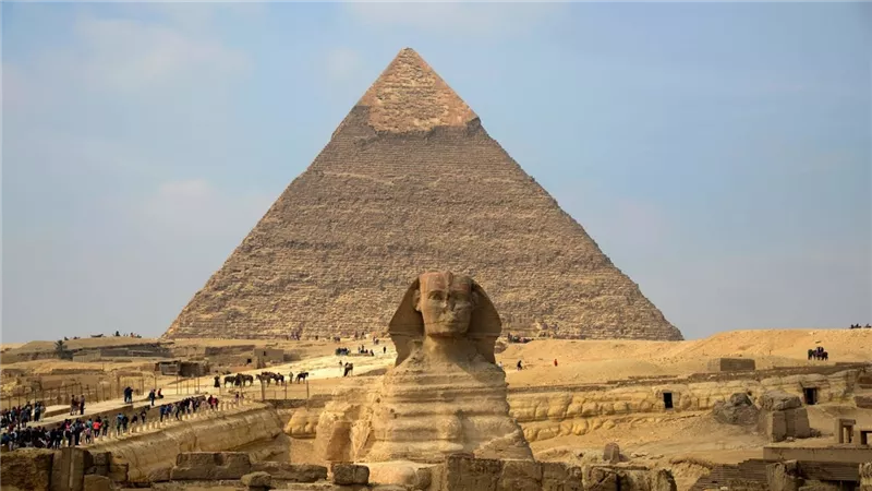 بنمو 16% وافتتاح المتحف الكبير، كيف تفوقت السياحة على التوترات الإقليمية 2026؟