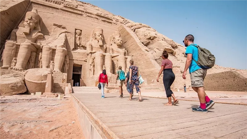 التعهيد والسياحة.. أسلحة مصر الجديدة لزيادة النقد الأجنبي ودعم الاستدامة